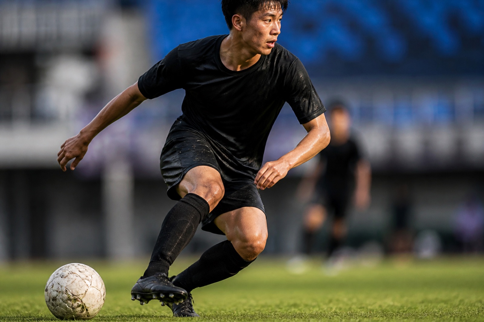 올블랙 베나프로 맞춤축구화 잔디 착샷